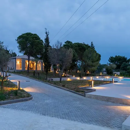 Alekos Houses-akrotiri *