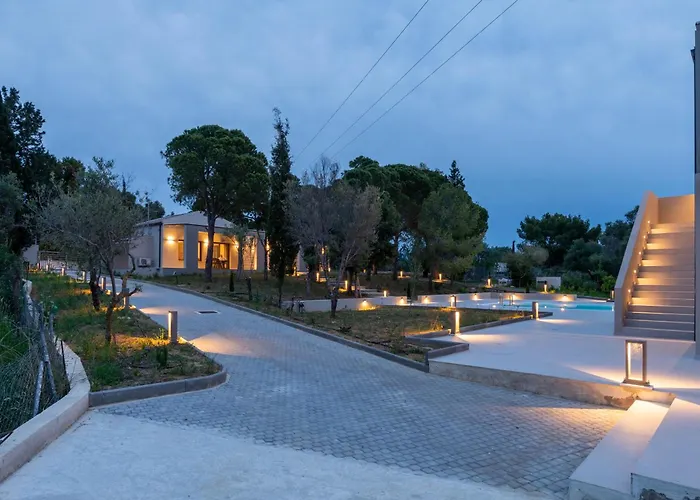 Alekos Houses-akrotiri *